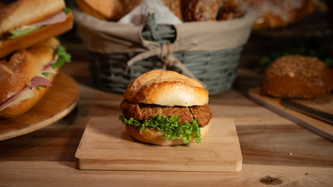 Belegtes Standard Brötchen mit Frikadelle