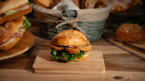Belegtes Standard Brötchen mit Schweineschnitzel