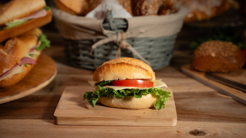 Belegtes Standard Brötchen mit Käse