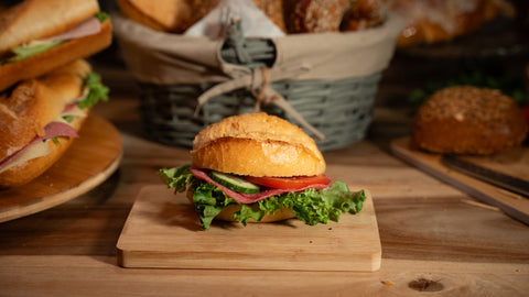 Belegtes Standard Brötchen mit Truthansalami (Halal)