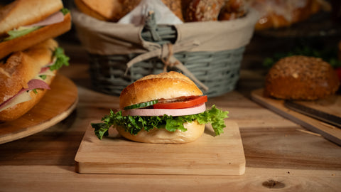 Belegtes Standard Brötchen mit dicker Fleischwurst